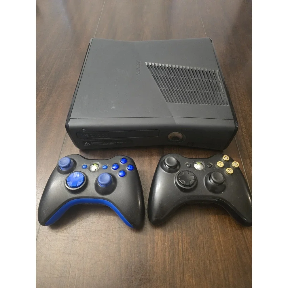 Microsoft Xbox 360 250GB HDD Black Console Bundle Two Controllers One Game